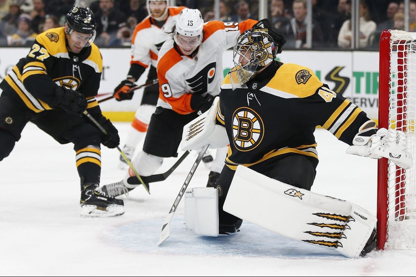 Boston Bruins defeat the Flyers 30